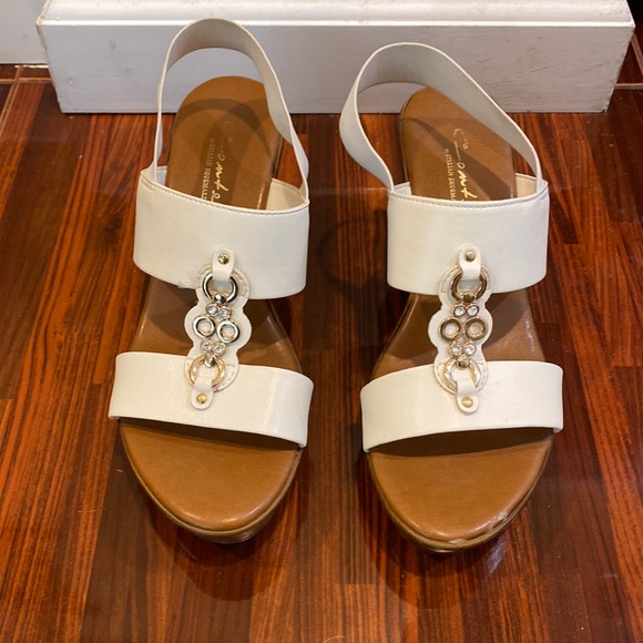 Contese Woman’s Brown Cream Leather shoes. Made in Italy. Size 7 - Picture 1 of 1